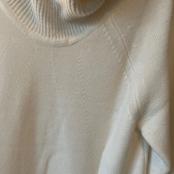 CALVIN KLEIN Oversized Turtleneck Knit Sweater - Picture 7 of 11